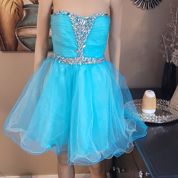 Dress - Picture 2 of 5